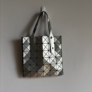 Silver Geometric Tote Bag - Contemporary Women’s Shoulder Bag